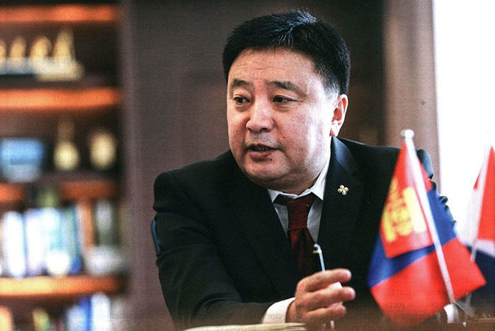 Су.Батболд хадам дүү Ц.Ариунбаярыгаа НХОГД-аар томилжээ. Тэгэнгүүтээ мань эр 2016 онд нийслэлд зарлагдах ёстой байсан тендерүүдийн 30 орчим хувийг буюу 15,2 тэрбум төгрөгийн ажлыг Ц.Ариунбаяраар дамжуулж тендер зарлалгүй шууд гэрээ байгуулан, ойр тойрныхоо хүмүүст өгч хууль зөрч