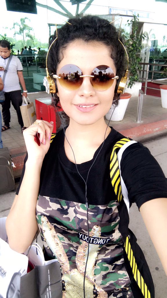 palakmuchhal3's tweet photo. Had an amazing concert in #Bengaluru last night!!! Now heading to #Jamshedpur for another one tonight!!!
See you soon #Jharkhand...... :)

#PalakMuchhalLive
#PalakPalashLive https://t.co/dHr5y6JlVT