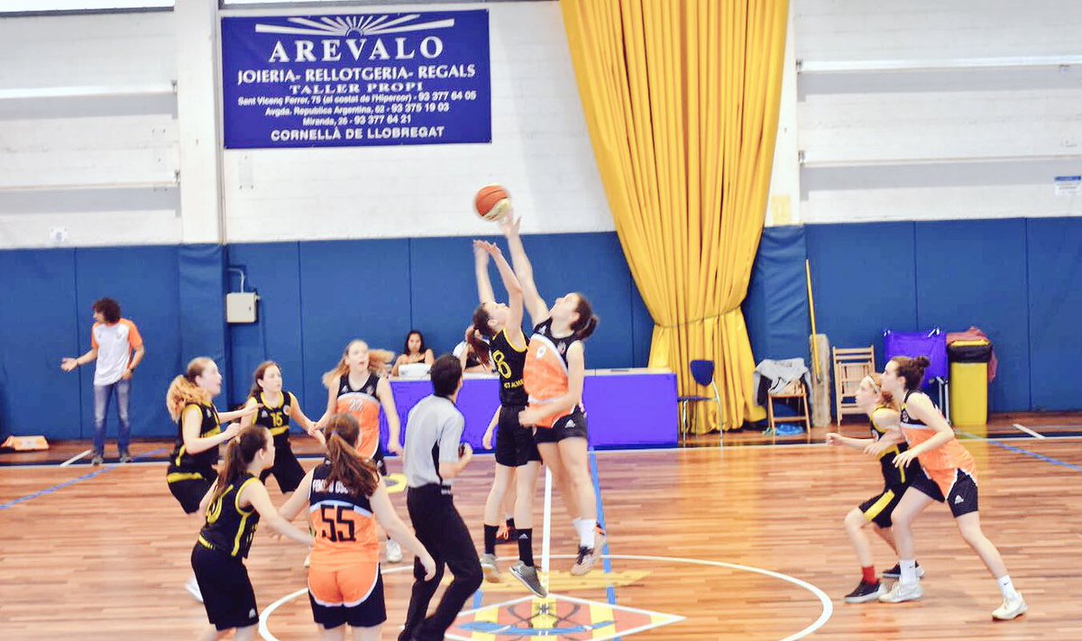 ASRBasketAlmeda's tweet photo. 🏀 #IF2ALM 41 - @femeniosona 59

Poc encert de les #shooters en el primer partit d'una tarda de dissabte amb grans partits al #pavellóAlmeda 

#goAlmeda #jornadaAlmeda #basketAutèntic https://t.co/KaghJgTE5F