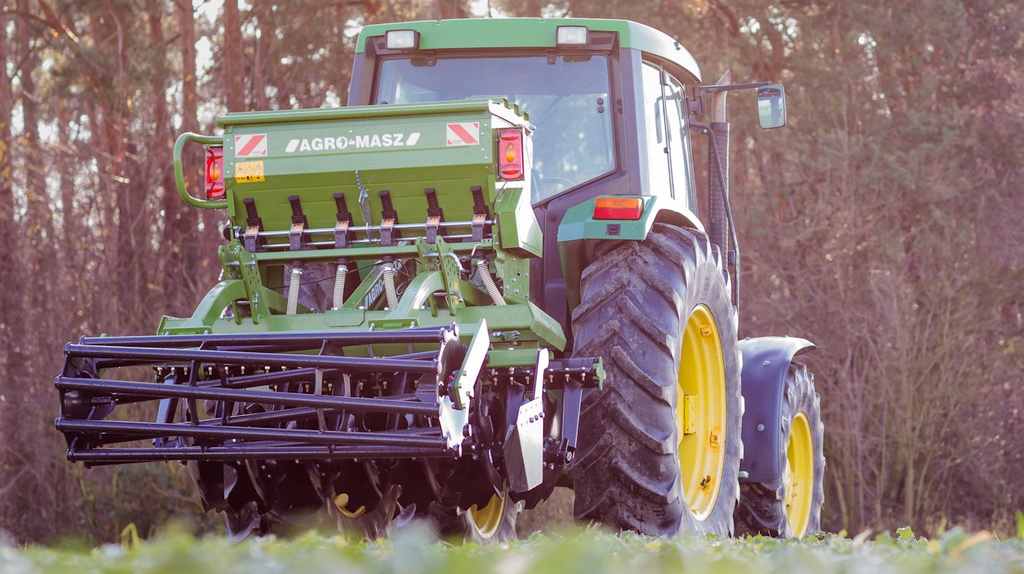 Journal_Entraid's tweet photo. #NOUVEAUTÉS
Déchaumer et semer dans la vigne avec #Agripartner
#Dzik
https://t.co/gAQIYP9xBH https://t.co/StIhxnlwkg