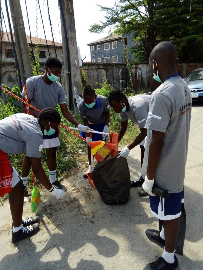 NatureSolomon's tweet image. Here is how +ve #philanthropy from @ACTFoundation_ is contributing #LocalActions to make the #earth a sustainable planet by funding the @ncfnigeria #LitterHasAHome campaign in 17 coastal communities in Eti-osa LGA of @followlasg  #EarthDay2018