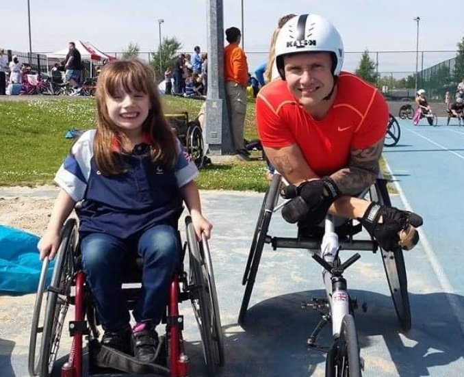 Wishing the man who sparked my love of #parasport and inspired me to #getinvolved <a href="/davidweir2012/">David Weir CBE #weirwolf</a> ALL the luck in the world in this morning's #LondonMarathon We're cheering you on #weirwolf