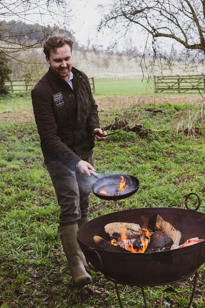MrsAnnieWray's tweet photo. Game, country, boots and venison sausage rolls......

@LeChameau1927 and @FieldingsGC on food and feet in the outdoors.

If you’re wondering, they are pigeon and watercress macarons. Yup, me too 😋

https://t.co/JjoCe2A258 https://t.co/Z58JPAWDYV