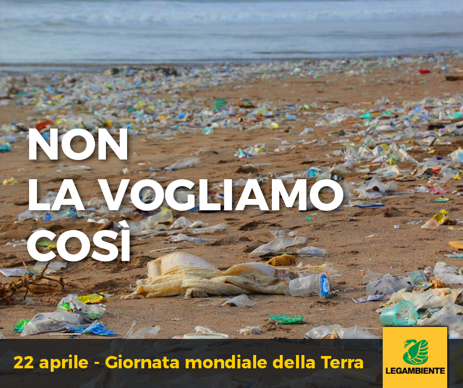 Legambiente's tweet photo. #22aprile #EarthDay2018 #GiornatamondialedellaTerra
Se non ci impegneremo sul serio a ridurre la plastica dalle nostre vite, questo sarà l'unico paesaggio di cui potremo godere. 
Ma ridurre l'inquinamento da #plastica si può >> https://t.co/hMaIf948My https://t.co/89BIqKZ5Ji