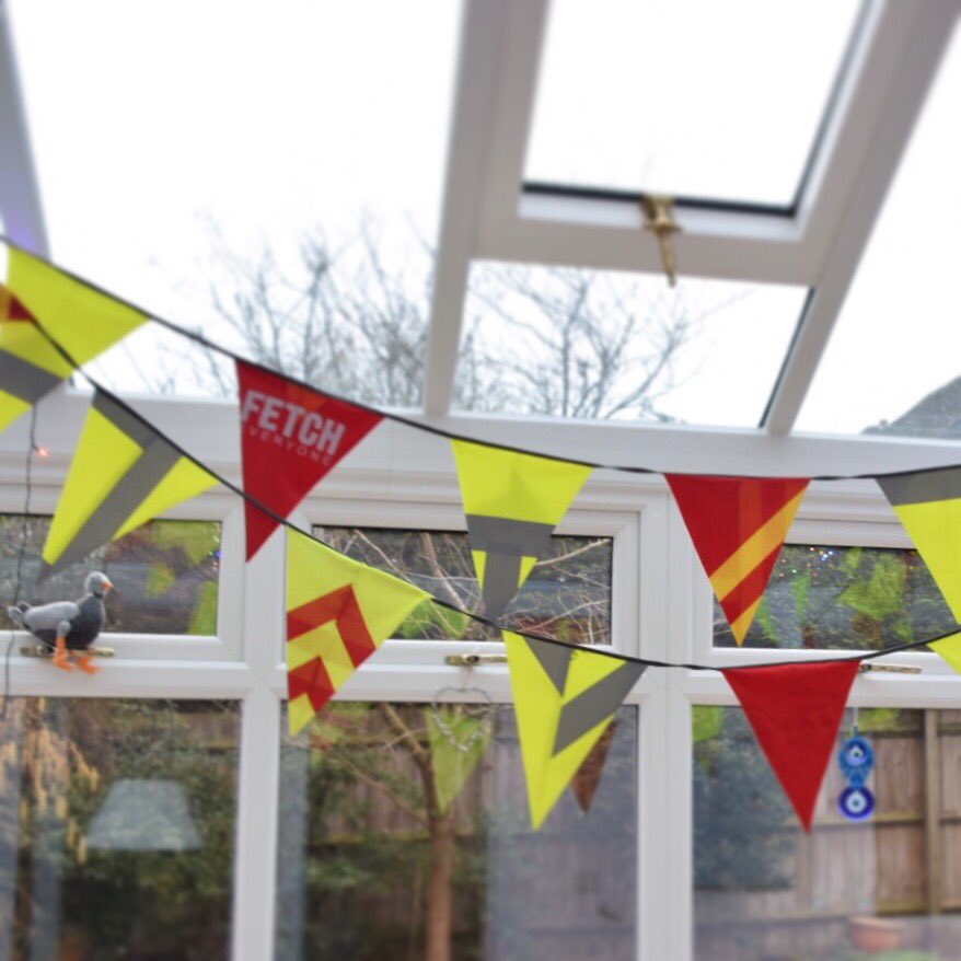 Watch out for the Fetcheveryone cheerpoint at mile 22 #buntingnotballoons #plasticfree #ReduceReuseRecycle #fetchpoint #spiritoflondon <a href="/bbcsport/">BBC Sport</a>