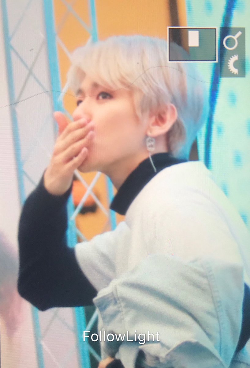 FollowLight0506's tweet photo. 180422 스타필드 고양 2
#백현 #BAEKHYUN
#PremiosMTVMiaw #MTVBRKPOPEXO @weareoneEXO https://t.co/Rxa9wMHTOG