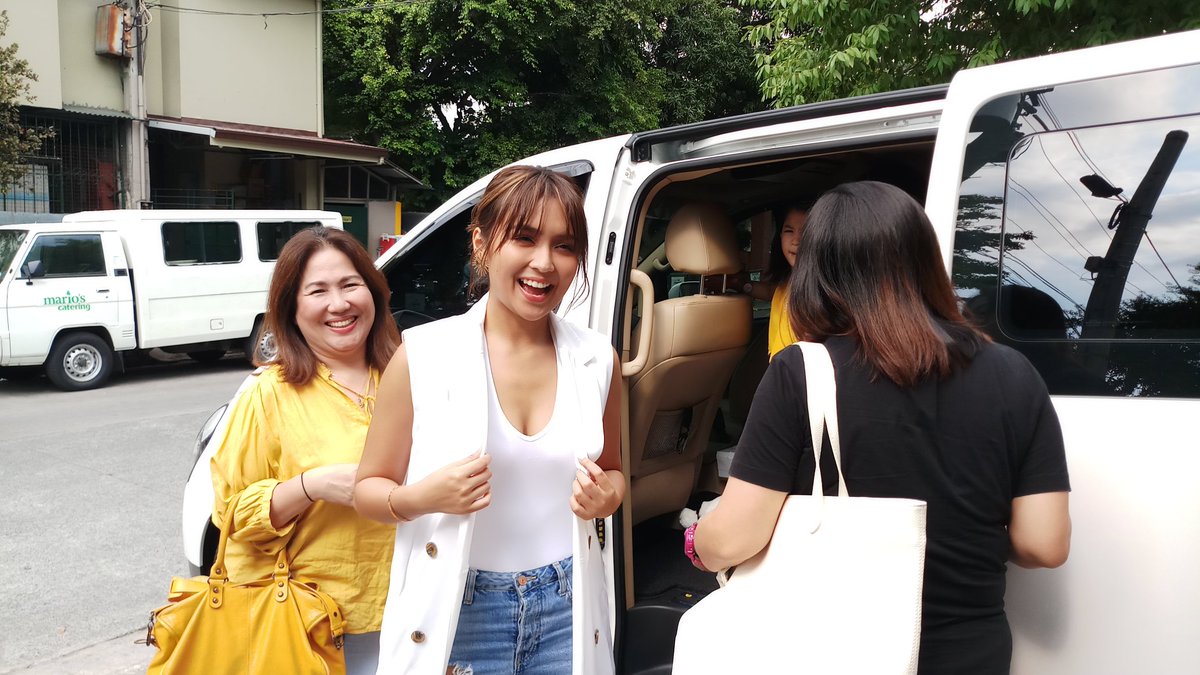 OfficialKBB's tweet photo. The arrival of our super very special Queen... #JustLoveForKathryn https://t.co/c9qng9Xw11
