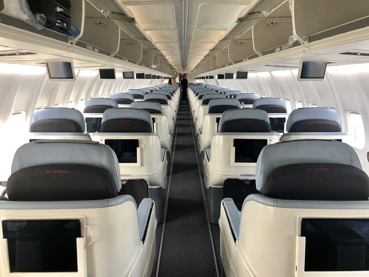 zeTravelersClub's tweet photo. Découverte de cette cabine équipée de 74 sièges de classe Affaires configurés en 2-2 ! ✈️ 🇫🇷
➡️ Un Ipad Pro est disponible à chaque siège !
#PaxEx #AvGeek #FlyTheDifference https://t.co/tpBhbihdGA