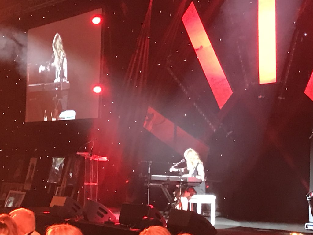 missjohud's tweet photo. @Isobel_steele your performance was incredible at @Sidley_OUAS #OUASGrandBall2018 last night. 

I hadn’t realised she was a musician as well as an actress.. this girl is ridiculously talented 💕 https://t.co/F0JLX7igBu