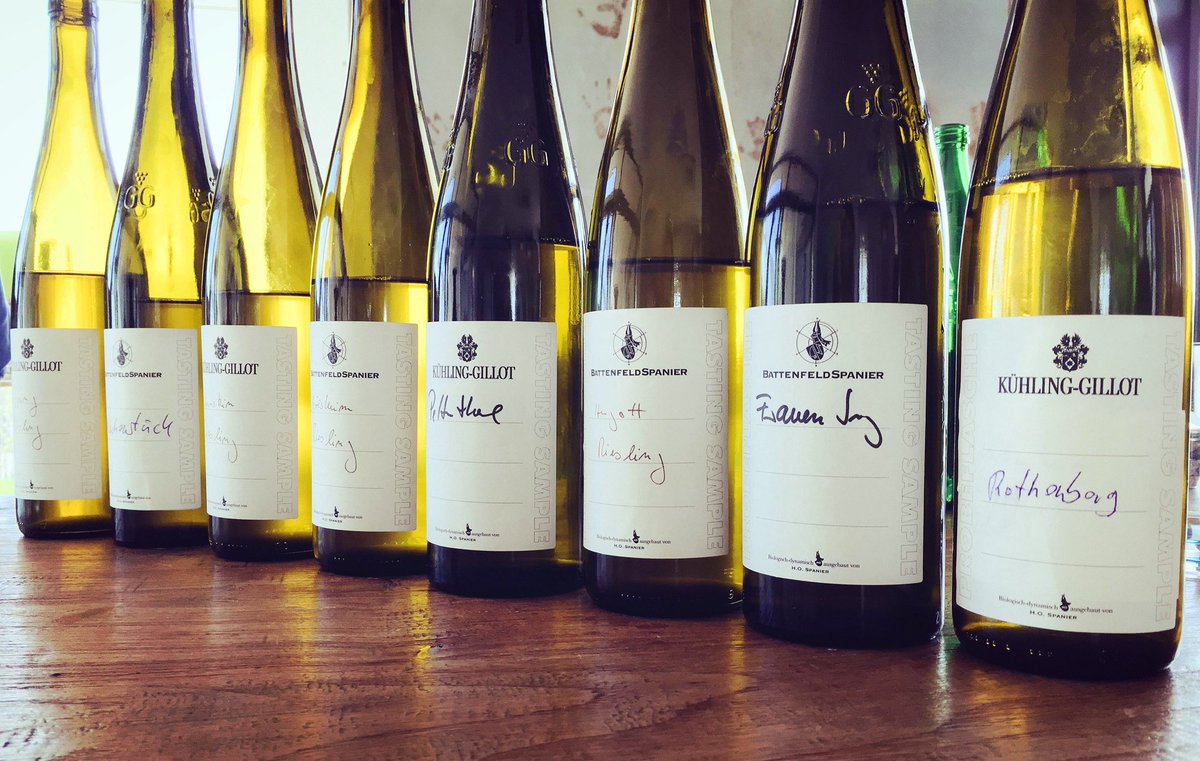 Rieslingheroes's tweet photo. The #2017 collection of #battenfeldspanier and #kühlinggillot is even better than the already high quality of 2016. Read everything about our visit and the great #riesling in our blog by clicking the link in the bio.🌟🚀. #wine #winelover #sommelier #wineo #wein #vino #wineporn https://t.co/Um8NP8iqY5