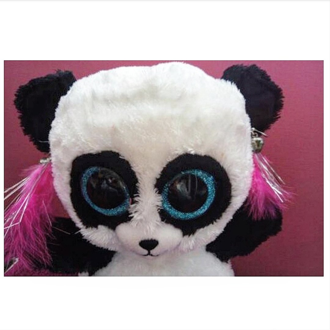 PandaPru's tweet photo. •22nd April• #mystylephotochallenge = STATEMENT EARINGS 

I borrowed these Pink Feathered beauties from @dawny_makes last week!

#apandacalledpru #prufect #passthepanda #pru #panda #pandabear #pandaphoto #pandamonium #teampanda #instafriend #pandapals #keeltoys https://t.co/J50txDPJwK