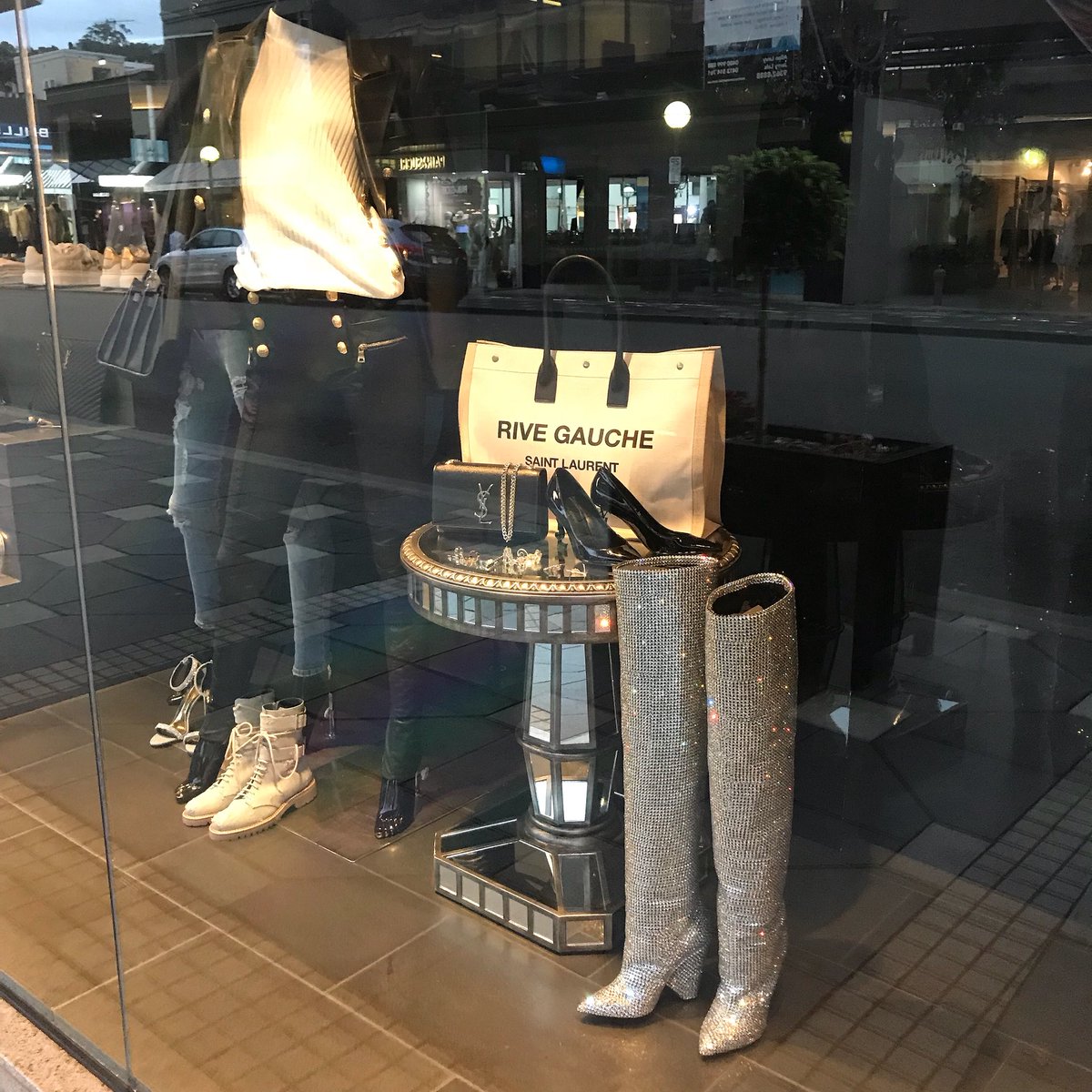 CosmopolitanSyd's tweet photo. SUNDAY VIBES AT COSMOPOLITAN SHOES ✨
COLLECTIONS ⬇️
https://t.co/cCNuupFr2T
#cosmopolitanshoes #doublebay #sydney #australia #style #fashion #beauty #balmain #saintlaurent #paris #luxury #world #love #AnzacDay2018 #sosydney #sundaystyle #sundaystyleloves #sundaay https://t.co/TvprEQbSL6