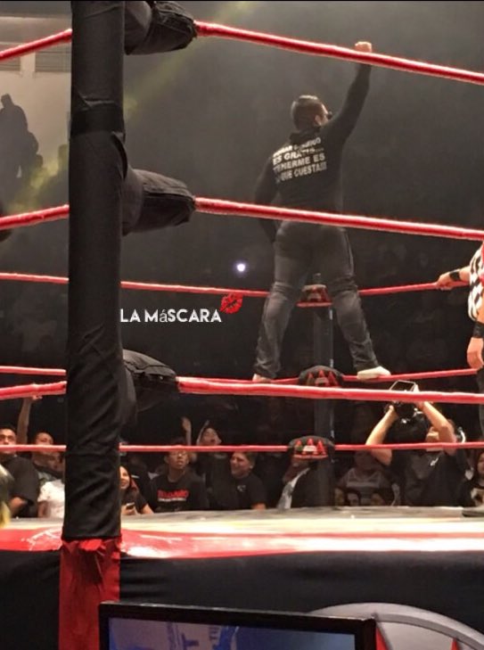 PapiLovers00's tweet photo. Buen fin de semana @PapiLovers00 😘💪🏽 #MosqueteroJr ❤️ ⚔️ #Tijuana🤟🏽 #Papi💋 @mascara_papi https://t.co/kEbTJhTGp1