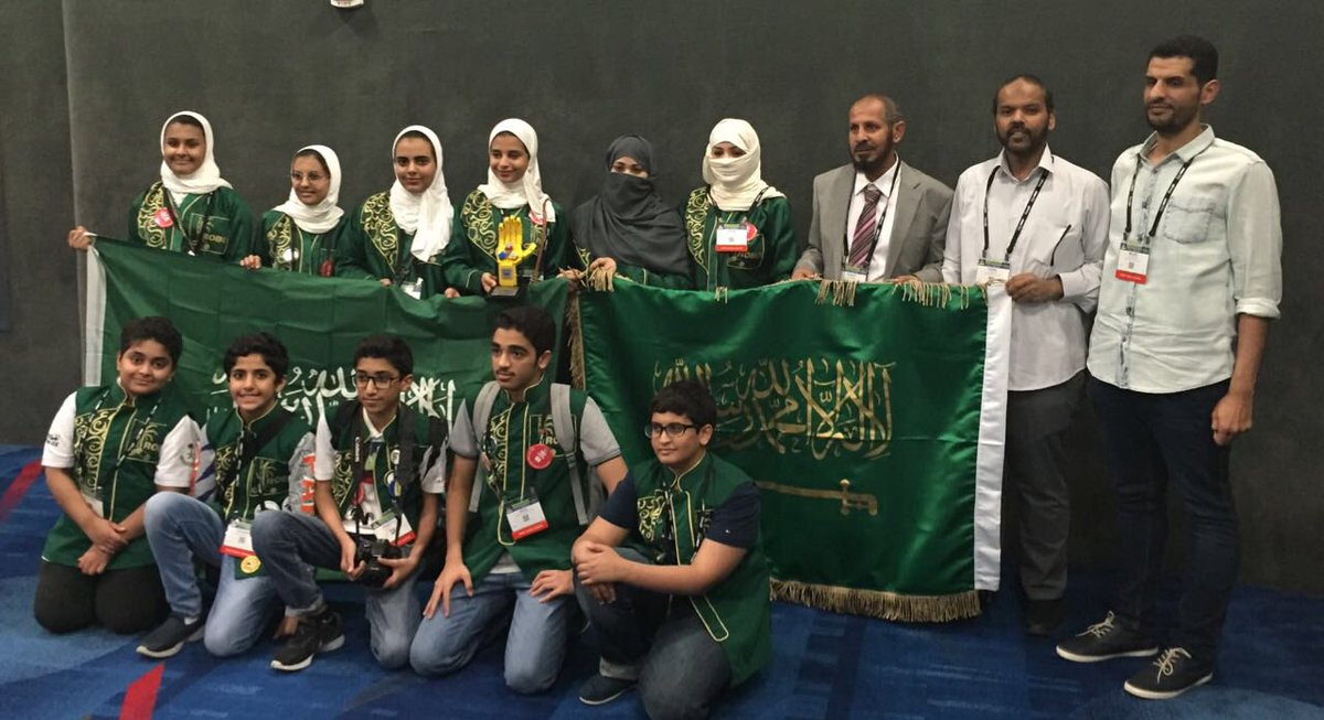 aleissaahmed's tweet photo. أبارك للفريق السعودي (المكون من أربع طالبات وأربعة طلاب) المشارك في مسابقة الروبوت الدولية في الفيرست ليقو  التي أقيمت في مدينة هيوستن الأمريكية في برمجة الروبوت تحقيقهم المركز الثالث من بين ١٠٨ فريق على مستوى العالم.. https://t.co/AbCZyvyg8t