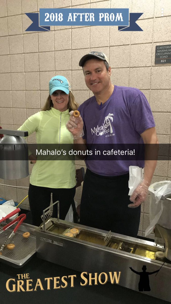 AfterProm2018's tweet photo. Fresh Mahalo’s donuts in the cafeteria! #vhsafterprom2018 https://t.co/5L0fmdiw4M