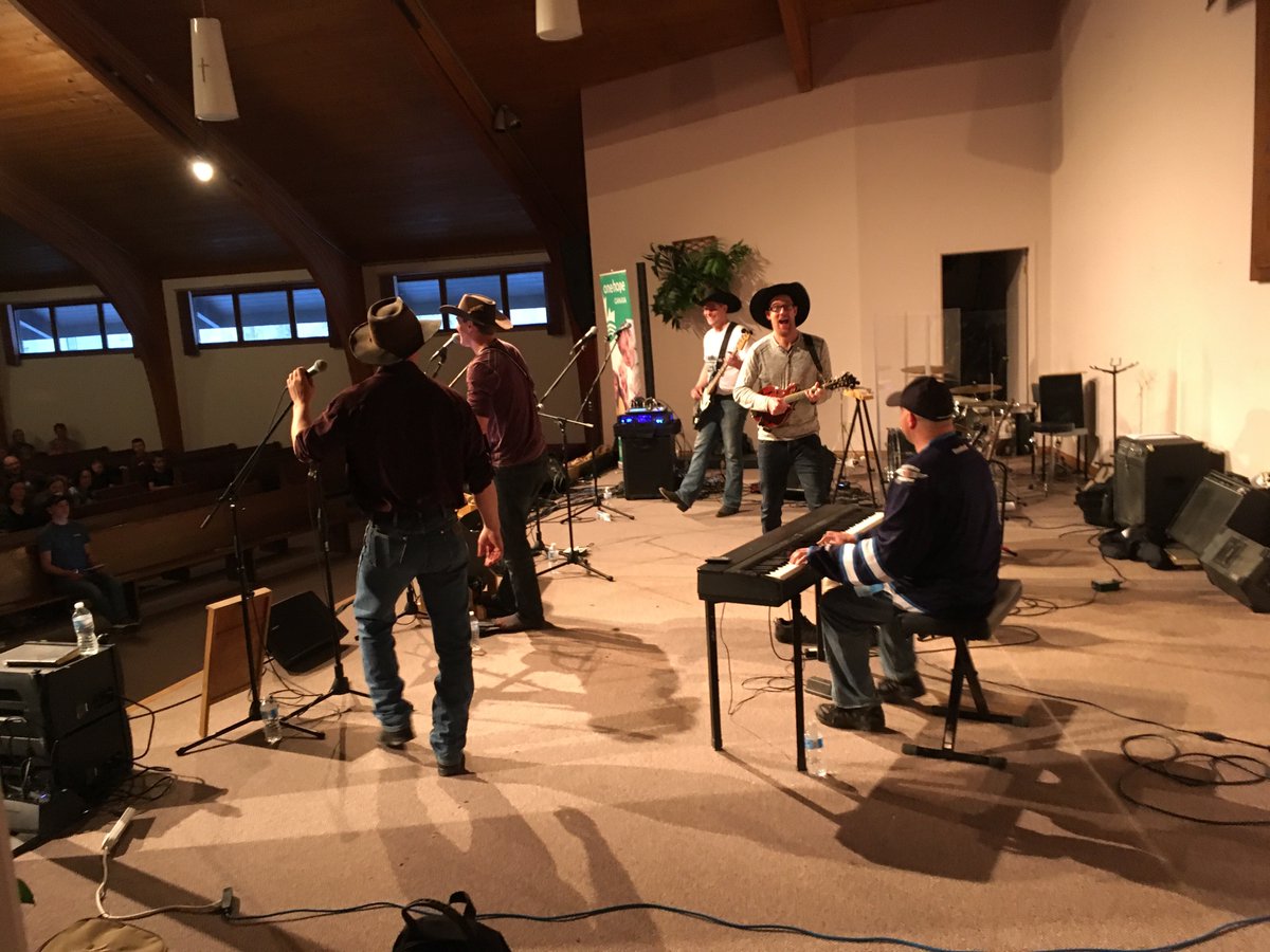 prairiejoeband's tweet photo. We had a wonderful time in Steinbach tonight. Thank you all for your support! What a great evening. #gojetsgo #onehopecanada #itsworththetrip #thegoodlife https://t.co/EUJUpRdvaR