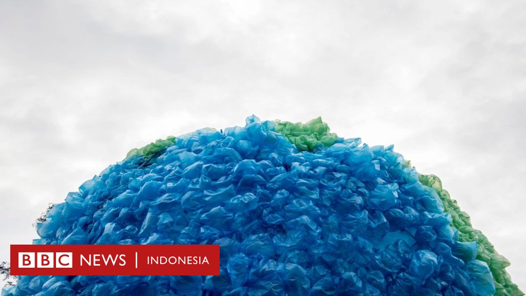 Selamat Hari Bumi. 
Tahukah Anda bahwa plastik baru dipakai 65 tahun terakhir? Sampai sekarang, jumlah plastik yang pernah dibuat adalah 8,3 miliar ton (setara dengan 1 miliar gajah). #haribumi

bbc.in/2K1qaOZ