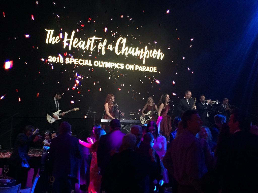 sosc_occ's tweet image. Dancing the night away! #SpecialOlympicsOC50
