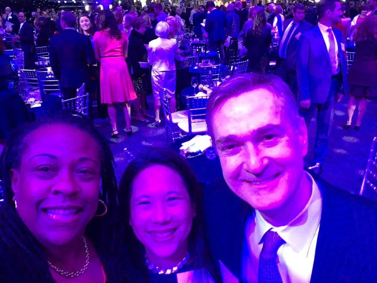 maudlynei's tweet photo. .@NorthwesternU brought its stars out to shine tonight at @NU_SoC #CommFest's #AStarryNight, headlined by @StephenAtHome with a litany of #Hollywood N.U. alum! Best part: @NUCouncil100 was in the house! #JacquelineShimBryant #StephanieOConnellKerr #NUCommFest https://t.co/bk1ivrYsaW