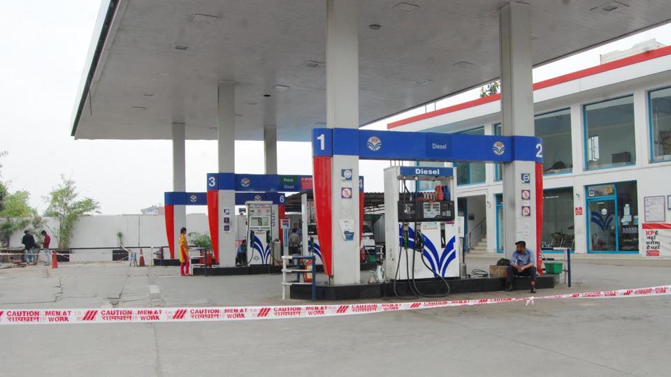 htTweets's tweet photo. At Rs 74.40, #PetrolPrice hits highest level in BJP rule, diesel at record Rs 65.65 https://t.co/9SzBAtjEw9 https://t.co/HH7dhkvFSG