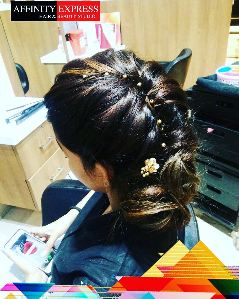 Fitstop15's tweet photo. We are completely obsessed with this hair style #affinityexpress #salon #sector14 #faridabad #hairsalon #keratinday #keratin #salonlife #beauty #beautysalon #skin #beautifulyou #hairdo #fringefree #silkandsmooth #smoothhair #summerready #tanglefreehair https://t.co/30yEpE9vNp