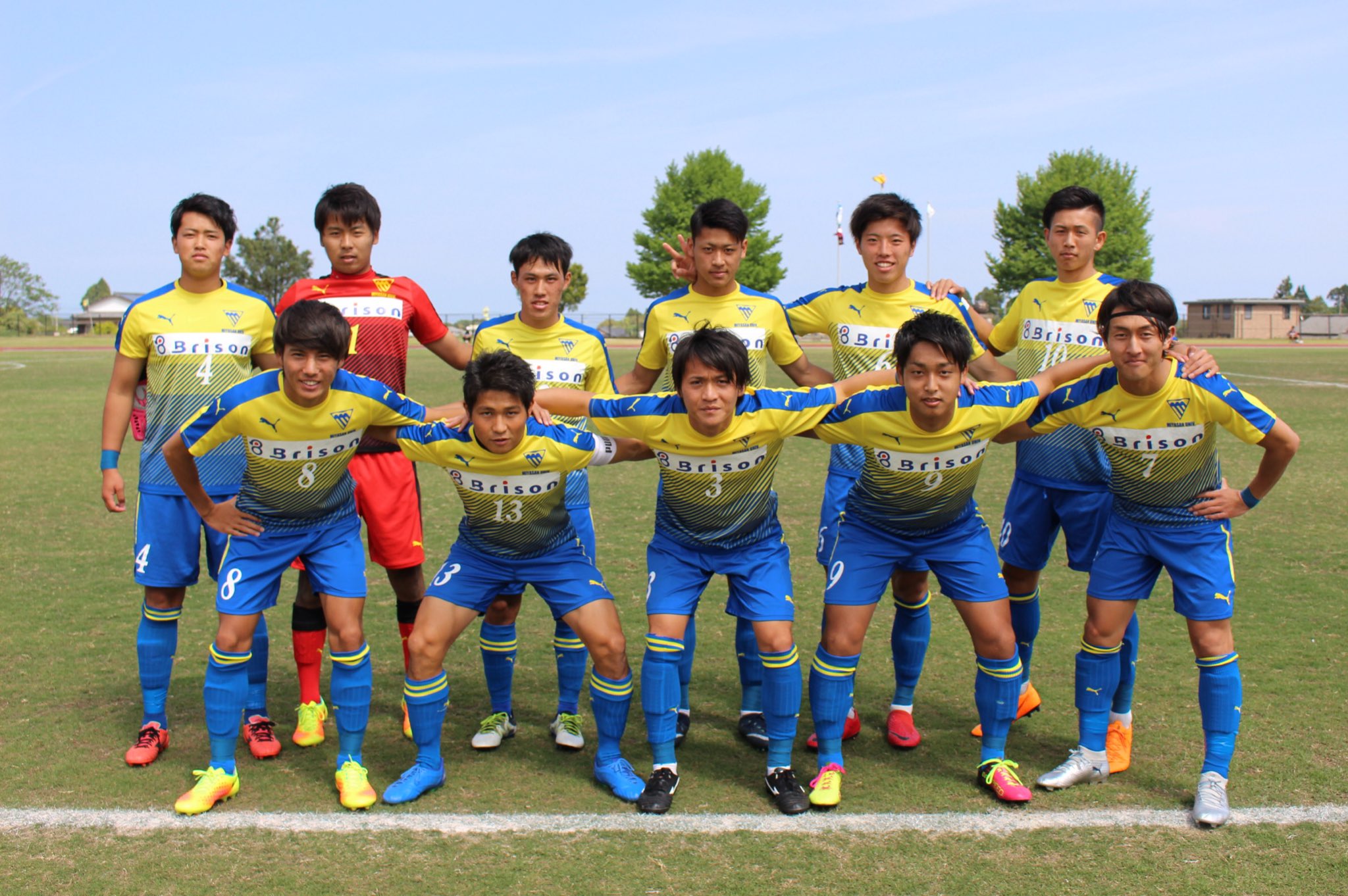 宮崎産業経営大学サッカー部 宮日旗 Nhk杯宮崎県サッカー選手権大会 準決勝 速報 宮崎産業経営大学vsテゲバジャーロ宮崎 試合開始 T Co 6ceqebvk6o Twitter