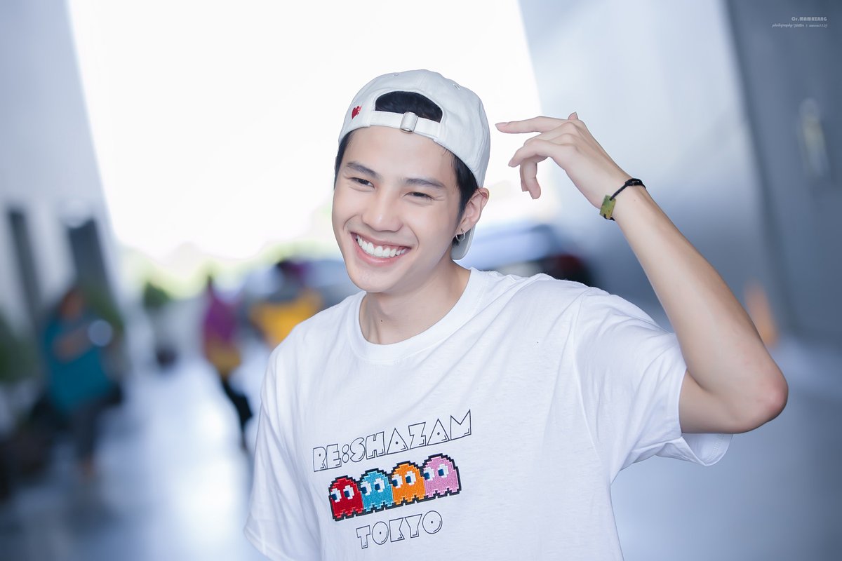 มันจะน่ารักเกินไปแร้วน้าาาาาาาาา 😳☺️😍

<a href="/bank_thiti/">Thiti Mahayotaruk</a> #bank_thiti
#nadaoartist