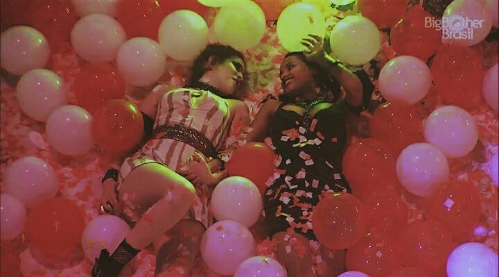 scenerytaejin's tweet photo. Eu escolhi amar Gleiciana,vou sentir saudades de acompanhar minhas bebês juntas no programa
#BBB18 #TeamGleiciana #TeamGleice #TeamAnaClara https://t.co/H2xV9r2M3Q