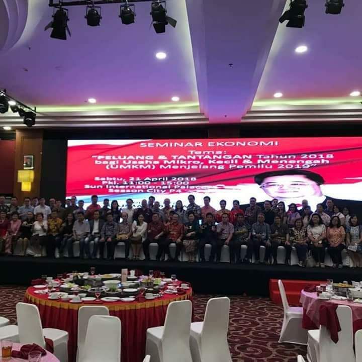 BongFung4's tweet photo. Selaku Anggota DPR RI Komisi VI...Bapak Darmadi Durianto hadir sebagai pembicara di acara talkshow di Seasonscity tentang Peluang dan Tantangan tahun 2018 bagi UMKM menjelang Pemilu 2019

@DuriantoDarmadi 
#DarmadiDuriantoPeduli
#DarmadiDuriantoWakilku
#DPRRI
#PDIPerjuangan https://t.co/c0f7Jl05dx