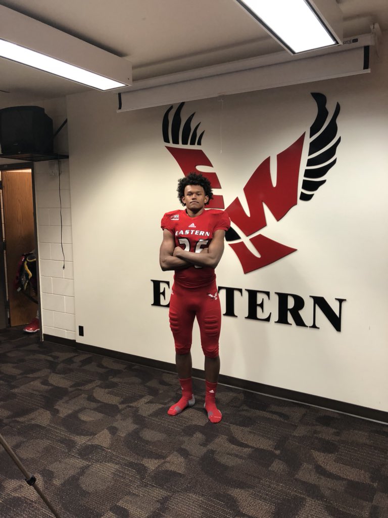 Jaymoney1934's tweet photo. I would love to thank Eastern Washington University for inviting me to EKG Day! I am so excited to announce that Coach Best offered me a full ride scholarship to play football for the Eagles 🦅! #EKG #BuildNest https://t.co/UUM4biATtU