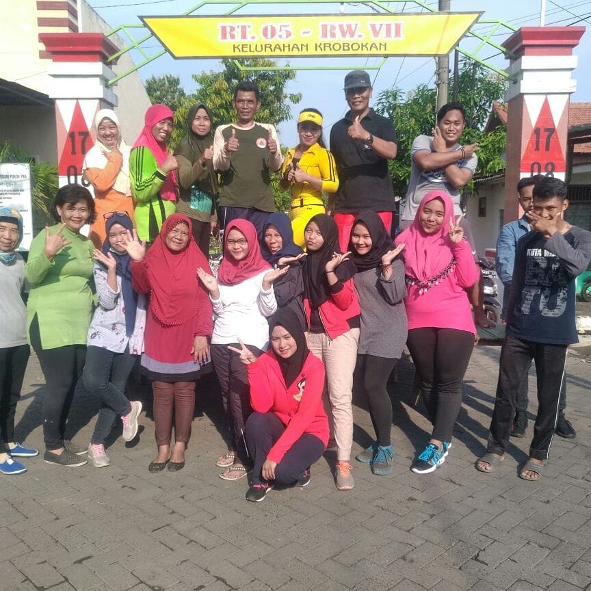 KelKrobokan's tweet photo. Minggu, 22 April 2018
senam pagi di RW 7 wil @kelurahankrobokan Bersama warga dan Karang Taruna.
Tetap kompak selalu untuk warga kel. Krobokan
#badansehat
#senampagi
#kelurahankrobokan
Cc:@hendrarprihadi @mbakitasmg @SupriyadiSRG @dprdsemarangkota @SumarjoBarat https://t.co/6wr2eexWjF