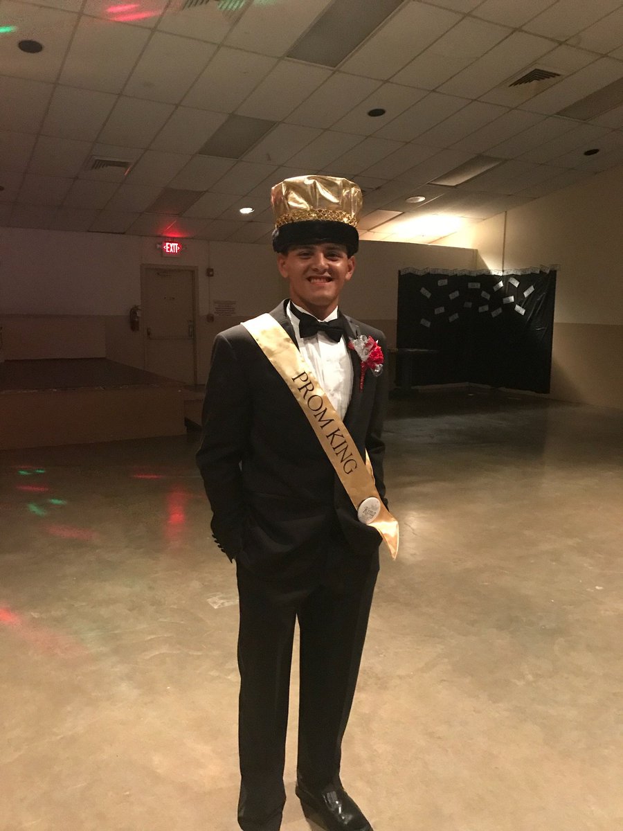 navejar1998's tweet photo. What a day! Ran in the Area track meet 1st in the 4x2 and 3rd in the 4x4 and advancing to regionals... then prom king! https://t.co/RaTpXKzK4X