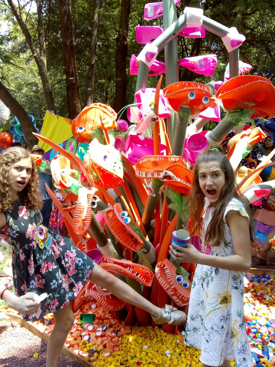 alexaandgirls's tweet photo. Me come la carnívora! #FYJAFUTUREFOREST @thomasdambo https://t.co/MvvppKrTaI