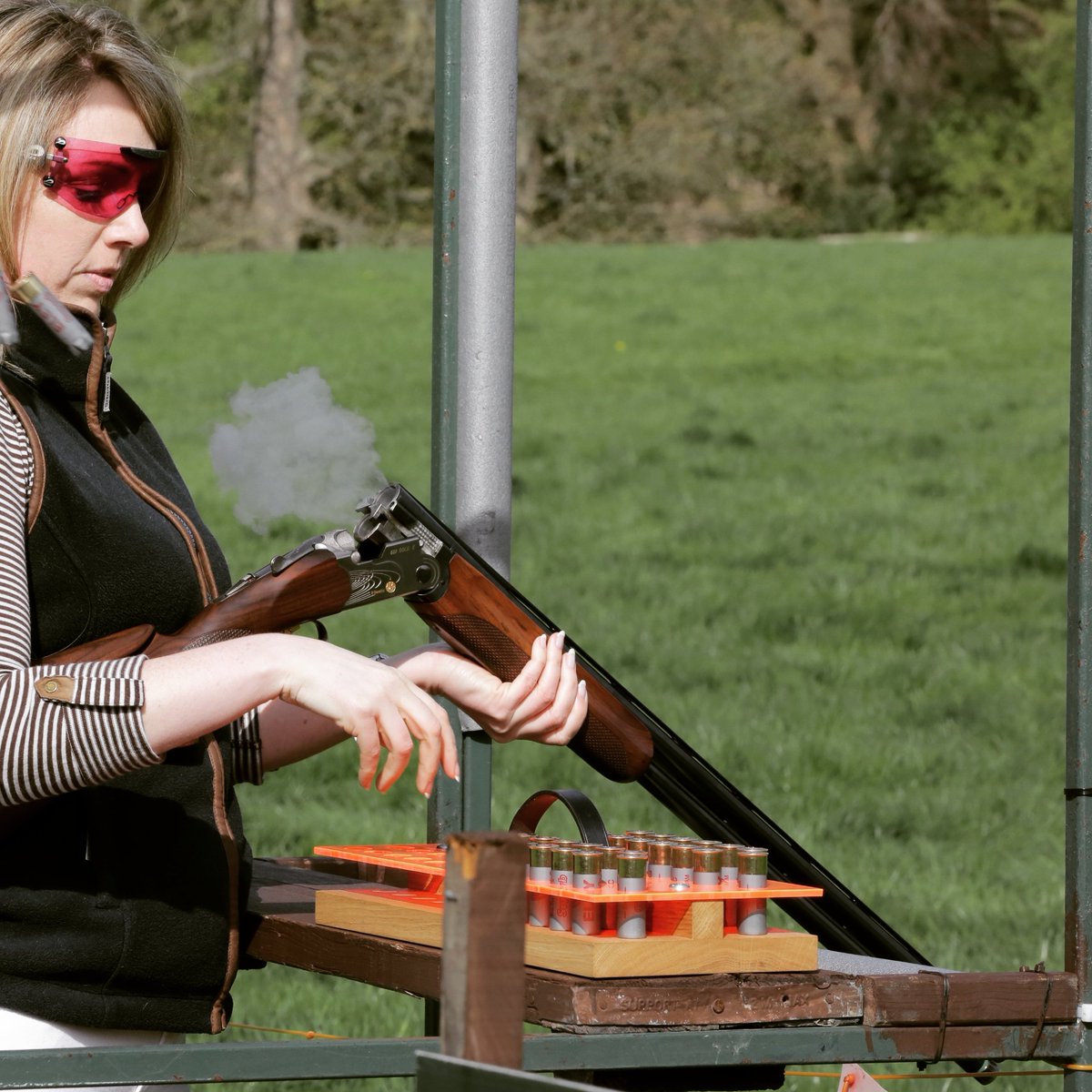 Theres only one reason to be up so early on a Sunday 🤔that's when the weather forecast is.........Shooting with a touch of drinking afterwards🙊💪🍾 Lambton here we come! #clayshooting #ladiesshooting #ladygun #fieldsports #shotgun #charityshoot