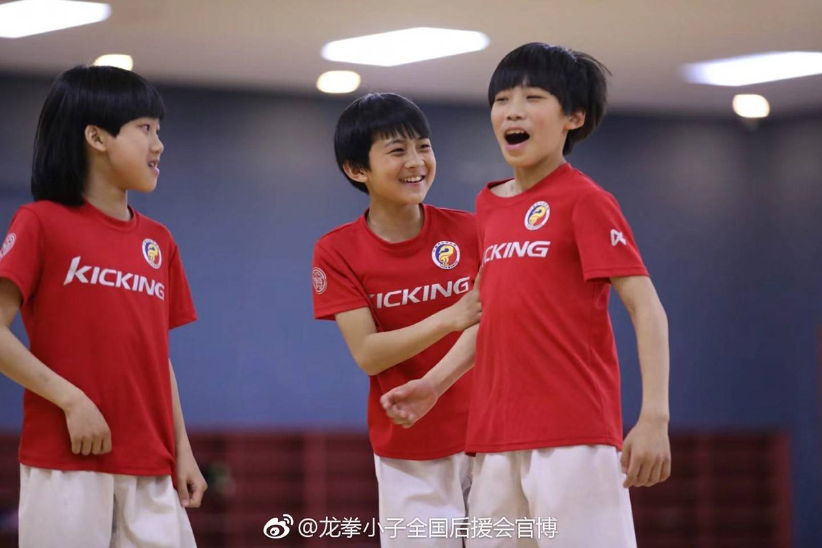 Linqiunan3's tweet photo. #龙拳小子# 

你们的笑，暖暖的[爱你]

早安❤ https://t.co/pGYV5rfE1C