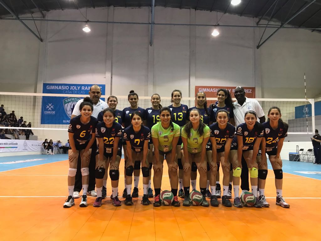 TapatiasVB's tweet photo. Otro triunfo mas para el equipo en 3 sets contra #cafetaleravb
En casa somos invencibles y todos ya lo saben.
Tenemos a la mejor #PorraTapatias de toda la #LMV2018 y contamos con la mejor afición.
@Electrolit @comudegdl @PegaduroMedia @BaxuVolleyball @SMG_GALAN https://t.co/aRTv9M1Ygk