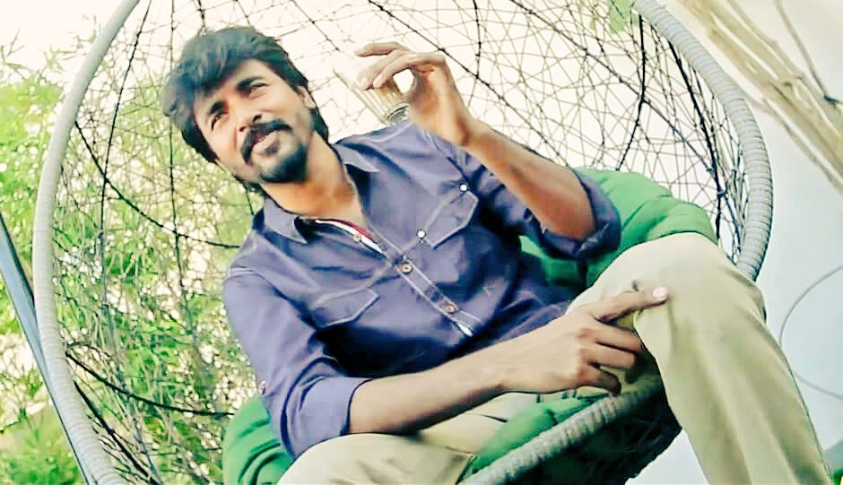 Mdu_SKFCoffl's tweet photo. #Throwback
Prince @Siva_Kartikeyan Anna 😊❤
in #Teapodu song..
#Anjala
@AllIndiaSKFC
@AnandSkfc
@vimalraj9524 https://t.co/YkTSvbBsZ4