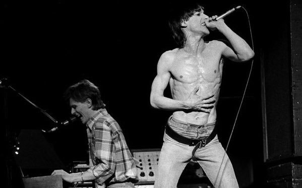 STRENGTHTHRUJOY's tweet image. Friendship Goals
#Iggy&amp;amp; Bowie
#PalsForever