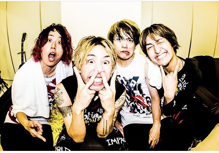 wimpsooral's tweet photo. ワンオク福岡1日目参戦!
京セラ1日目以来のワンオク。
またもやスタンドでセトリも
一緒だったけど
京セラの時にはなかった
曲のテンポのよさ
メンバーの仲良下げなMC
スタンドなのに熱気があって
最高に楽しかった!
次はアリーナで参戦したいな〜
#oneokrock
#Ambitons https://t.co/txX6iSNIBc