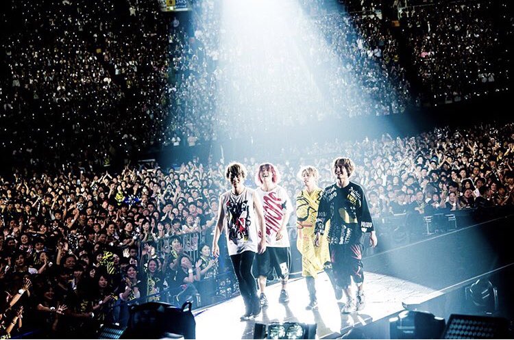 wimpsooral's tweet photo. ワンオク福岡1日目参戦!
京セラ1日目以来のワンオク。
またもやスタンドでセトリも
一緒だったけど
京セラの時にはなかった
曲のテンポのよさ
メンバーの仲良下げなMC
スタンドなのに熱気があって
最高に楽しかった!
次はアリーナで参戦したいな〜
#oneokrock
#Ambitons https://t.co/txX6iSNIBc