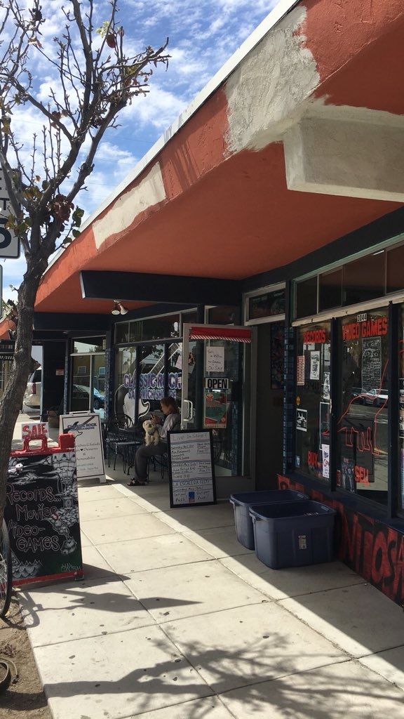 HeyNorge's tweet photo. #RecordStoreDay #RSD18 adventures with @Art_by_Anto Part I. Thanks @MTHEORYMUSIC, #RecordCity, #RedBrontosaurusRecords &amp; #NormalRecords! https://t.co/inAraYewYR