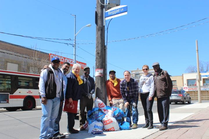 Engage To tweet media