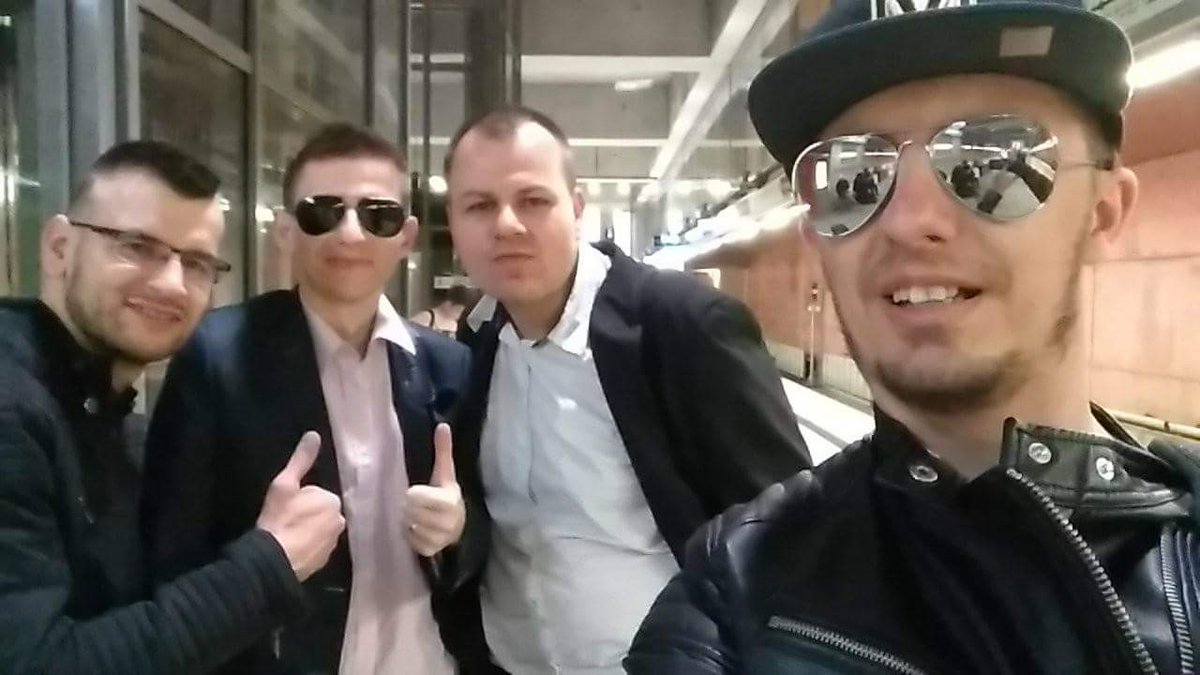 LodPotLzy's tweet photo. Melduje się z metra w Budapeszcie wspólnie z ekipą @hokejnet pierwszy dzień meczowy #iihf #msd1 #hokejpl @RadKo1988 @skrolicki https://t.co/6SezEjJzDg