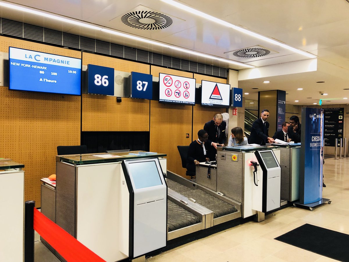 zeTravelersClub's tweet photo. 🔵 Ce matin nous sommes avec @_LaCompagnie pour le début de leurs opérations à @ParisAeroport (-Orly) ! 🇫🇷 #FlyTheDifference #AvGeek https://t.co/2p5YOx0tZu