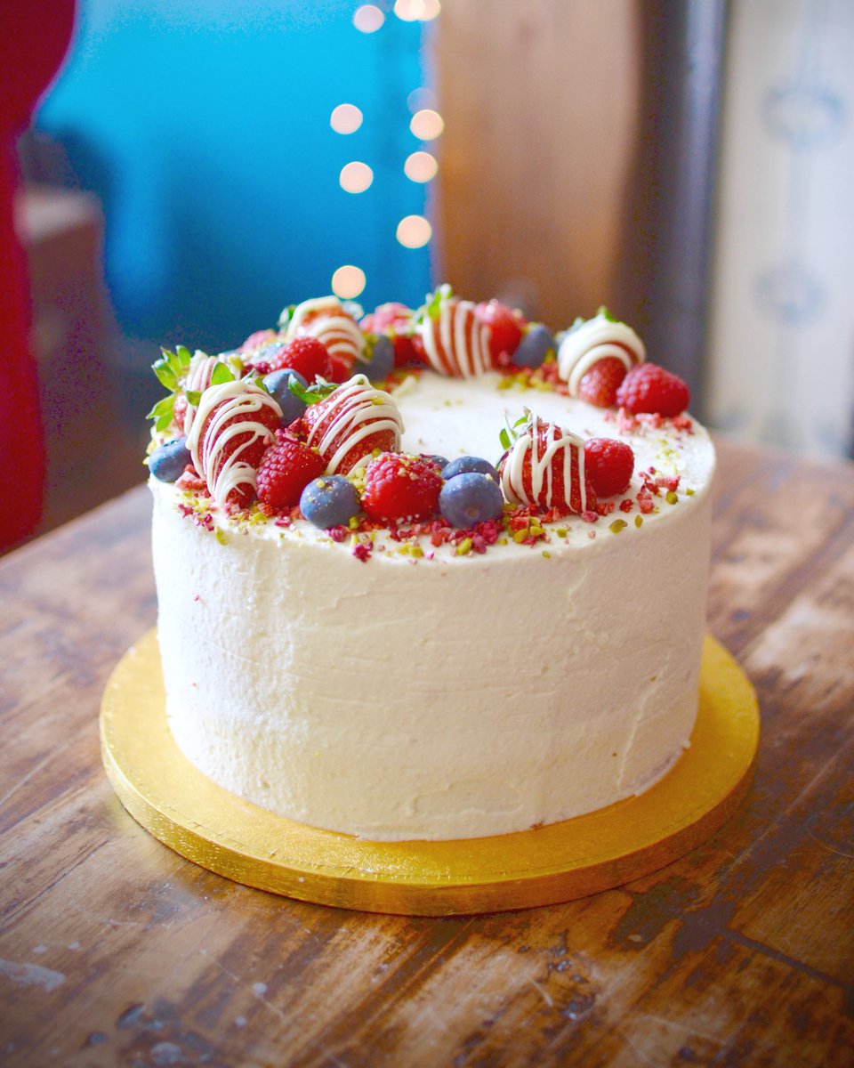 stonehousebake's tweet photo. Make it special with my #naturalcelebrationcake #flavour &amp; #texture is king &amp; decorations are #fruit #berries #nuts #edibleflowers &amp; #seasonalproduce as much as possible. https://t.co/wVxe4qCnSq