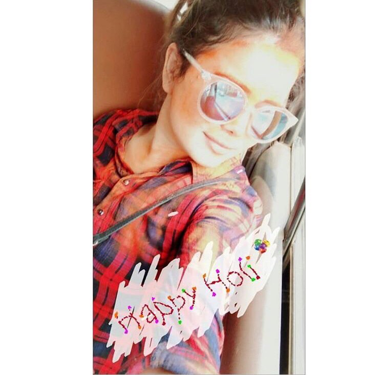 Shruti_1991's tweet photo. #throwbackholi https://t.co/BaeTB4uszT