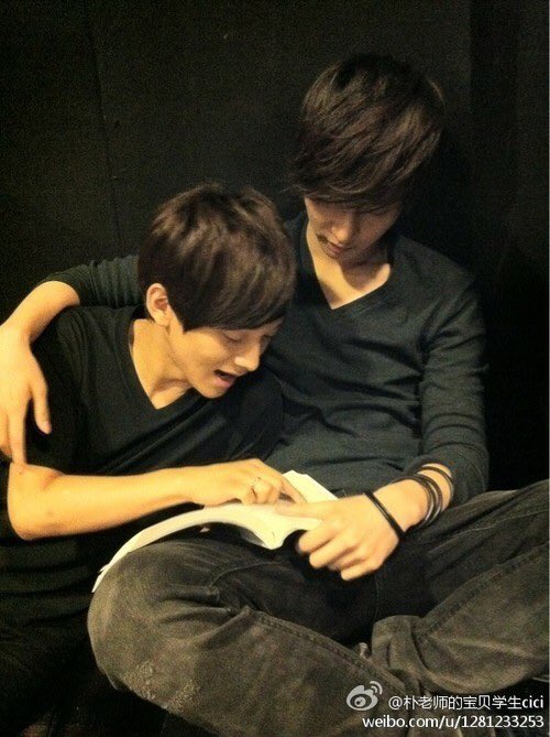 nanni_wk's tweet photo. ปกติจะชอบ all x เคะ แต่กับจางอี้ชิง ถึงจะหน้าหวานไปบ้างแต่ออร่าผัวช่างรุนแรงนัก ยกตำแหน่ง เมะ x all ให้ในดวงใจให้พี่อี้เลยค่ะ ยิ่งตอนเป็น pd แห่งชาติใน idol producer ยิ่งกร๊าวใจ #อี้ชิงกินกับใครก็อร่อย #layhun #laybaek #laymin #laychen https://t.co/4JKZWZbbzl