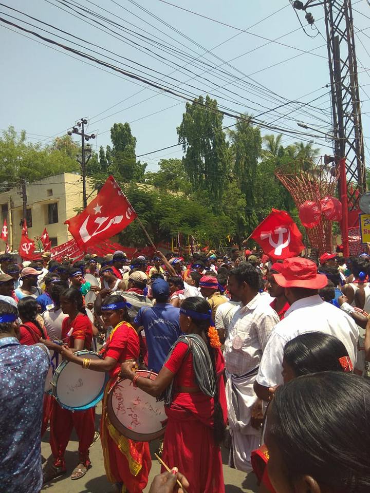 CPIM_WESTBENGAL's tweet photo. ২২ তম পার্টি কংগ্রেস শেষে জনসভার জন্য তৈরি হচ্ছে সারুরনগরের সভাস্থল। জনসভা কে ঘিরে উৎসবের পরিবেশ।
Festive mood in Hyderabad on the conclusion of the Party Congress
#CPIM22PartyCongress
#CPIMsAlternative
#No2Modinomics
#Hyderabad
(3/4) https://t.co/HCsJsx1hU1