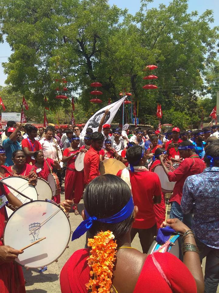 CPIM_WESTBENGAL's tweet photo. ২২ তম পার্টি কংগ্রেস শেষে জনসভার জন্য তৈরি হচ্ছে সারুরনগরের সভাস্থল। জনসভা কে ঘিরে উৎসবের পরিবেশ।
Festive mood in Hyderabad on the conclusion of the Party Congress
#CPIM22PartyCongress
#CPIMsAlternative
#No2Modinomics
#Hyderabad
(3/4) https://t.co/HCsJsx1hU1