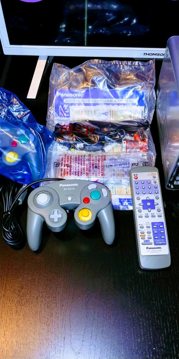 muzeumher_cz's tweet photo. #Unboxing of new and #sealed #Nintendo #Gamecube #GamecubeQ in our #Gamingmuseum #Cibienscorner. We didn't took new console from the box, it's our another one, we opened box just for take out batteries.... :/ https://t.co/myyWLQJGSP